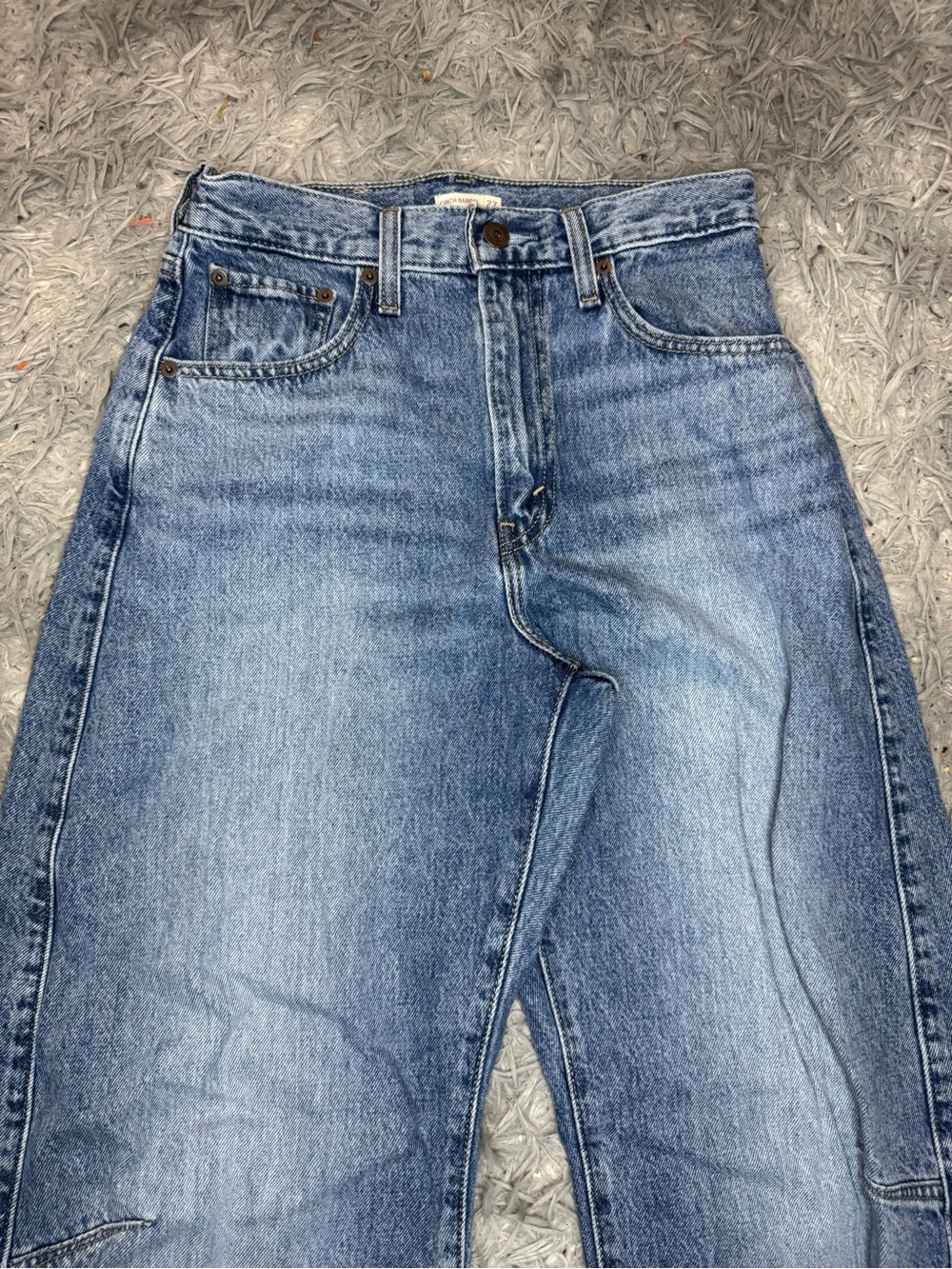 Levi’s Women’s Cinch Barrel Jeans - Let Love In Size 27x31 NWOT - Picture 5 of 12